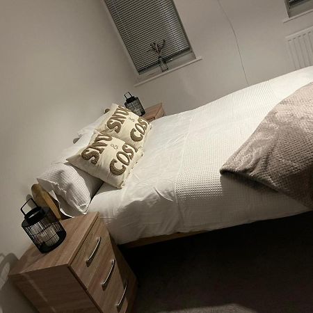 2 Bed Hengrove Villa Bristol Bagian luar foto